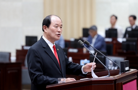 윤재상 의원님 시정질문 사진