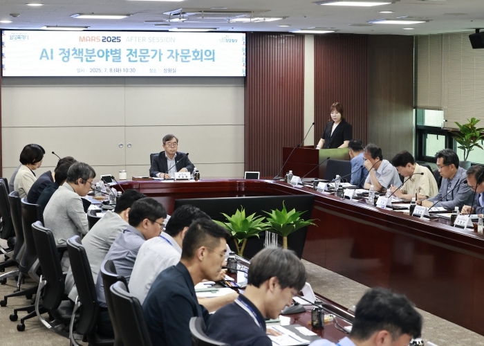 조승문 화성특례시 제2부시장이 8일 AI 정책분야별 전문가 자문회의를 주재하고 있다.