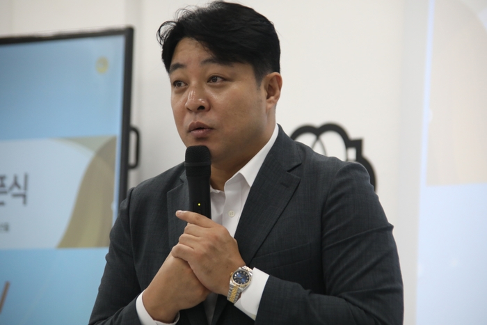  (주)리키스글로벌, ‘기부천사클럽’에 후원금 전달 (주)리키스글로벌 서정호 회장 