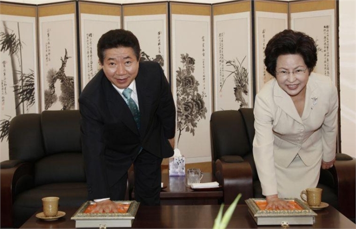 노무현 전 대통령 내외 핸드프린팅(2007년 7월 20일/사진 출처 : 노무현재단)