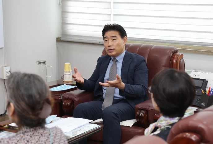 김운남 고양특례시의회 의장, 시민사회단체와 차담회...“평화도시 위한 힘 보탤 것”