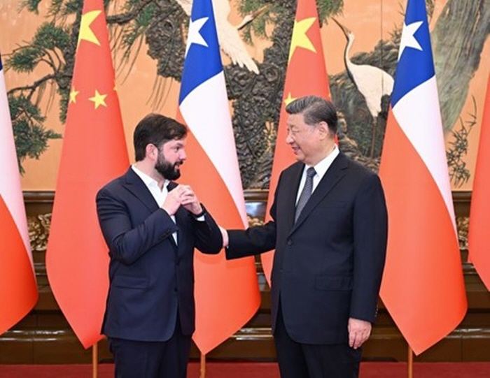  시 주석이 5월 14일 중국 베이징 인민대회당에서 가브리엘 보리치 칠레 대통령과 회견하고 있다. (사진/신화통신)