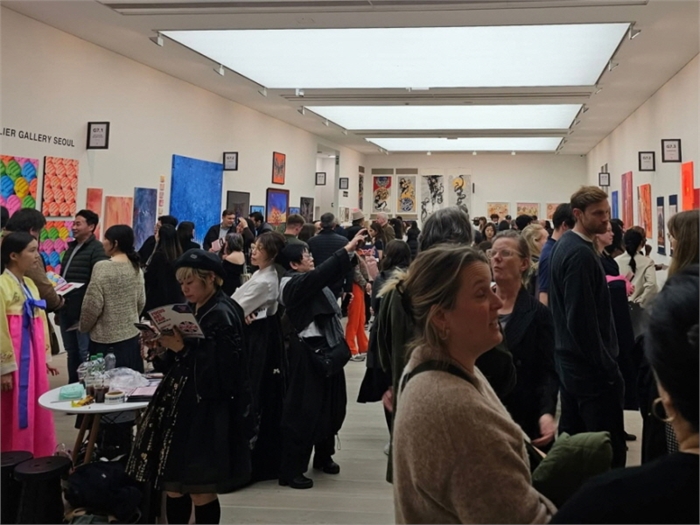 (사진: 런던 사치갤러리 전시 전경)