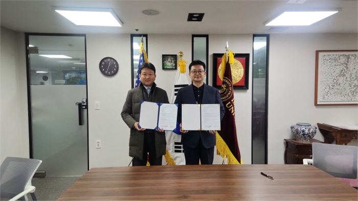  (왼쪽) 팍스글로벌 대표 다니엘 서 (오른쪽) 서정호대표